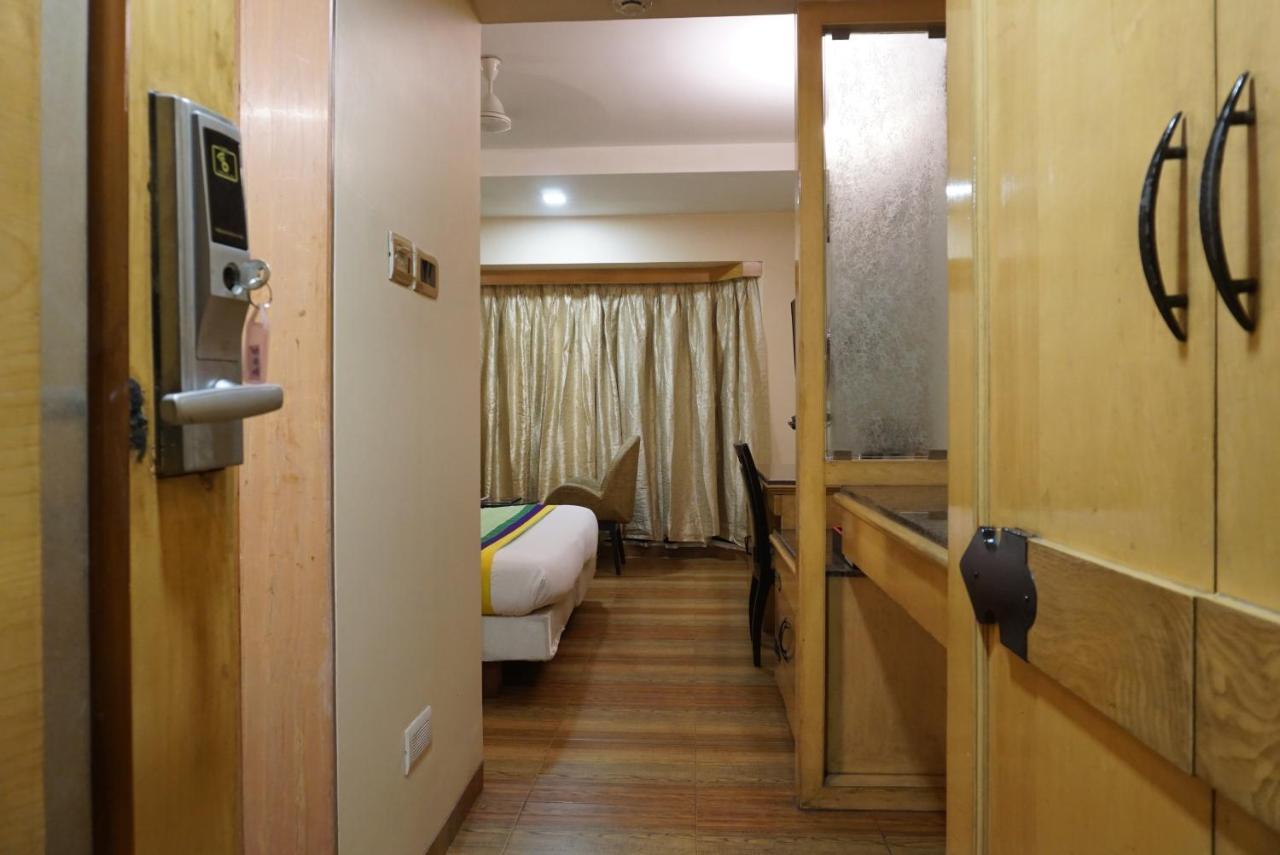 Deccan 8 Pune Bagian luar foto